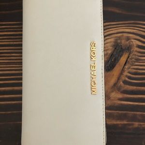 Michael Kors Large Jet Set Travel Wallet